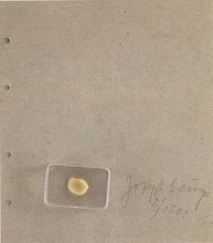 Joseph Beuys - Fingernagelabdruck aus gehärteter Butter (Fingernail Impression in Hardened Butter), 1971, butter/wax in plastic box on gray cardboard