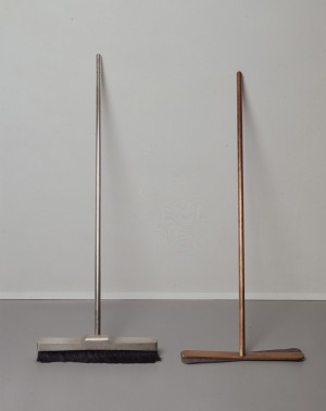 Joseph Beuys - Silberbesen und Besen ohne Haare, 1972