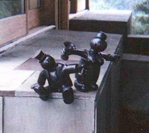 Tom Otterness - Drinking Rich, 1994