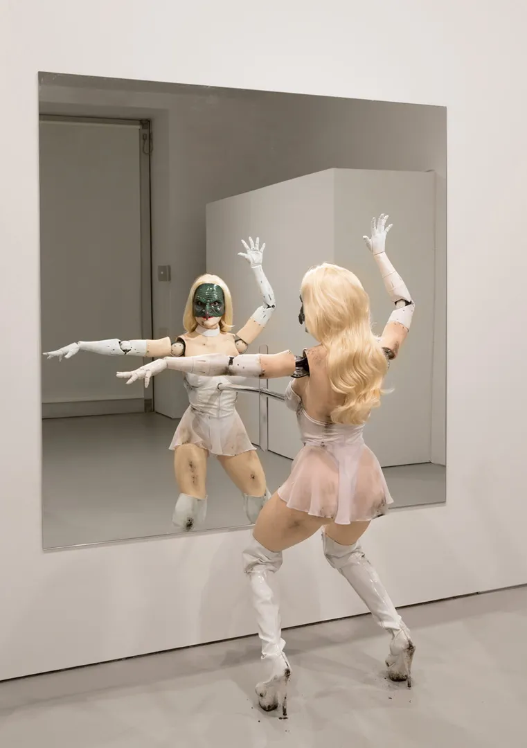 https://www.thebroad.org/sites/default/files/styles/webp_convert_only/public/art/wolfson_female_figure_2014_2014_installation_view_4.jpg.webp?itok=j4dcYjk7